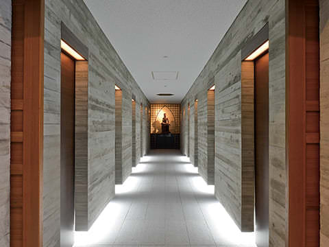 <b>弥勒堂（武蔵陵苑）内観</b>大願堂の地下で、弥勒浄土をイメージされた安らぎの納骨堂です。